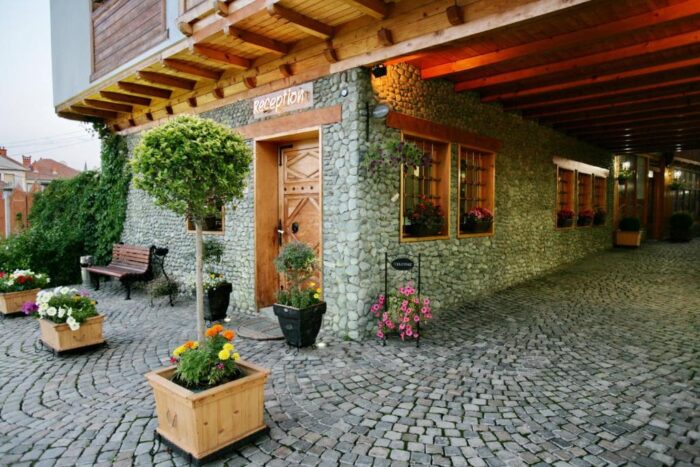 Hotel Çarshia e Jupave - Image 1