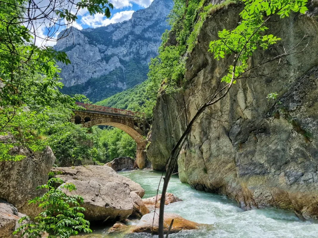 peja and rugova Traveks
